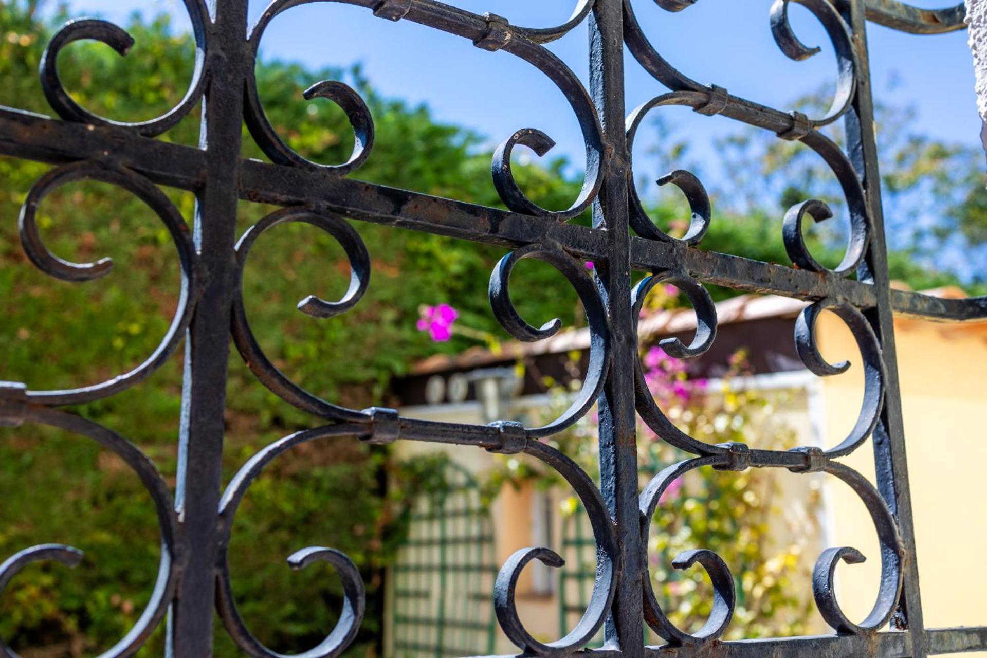 Logis Hotel l'Esterella Saint-Raphaël Buitenkant foto