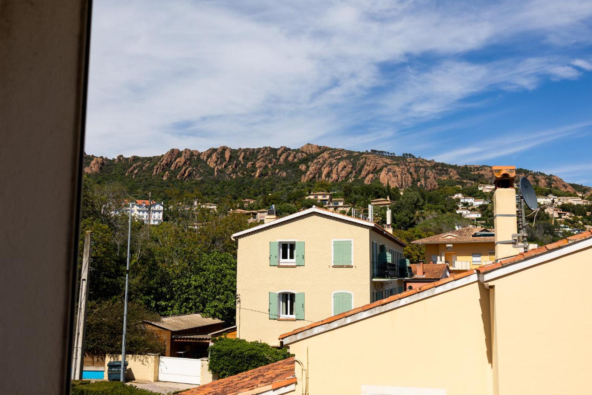 Logis Hotel l'Esterella Saint-Raphaël Buitenkant foto