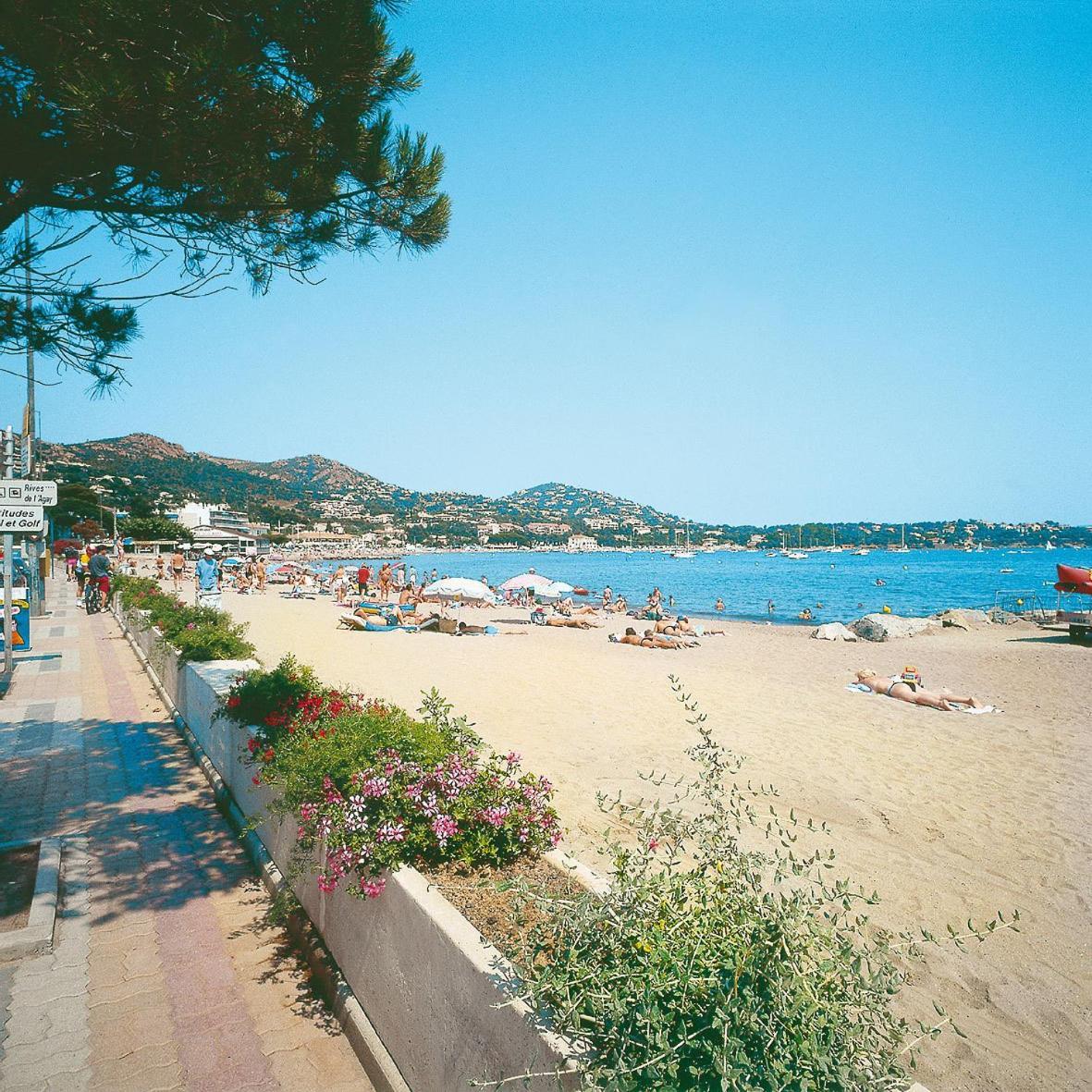 Logis Hotel l'Esterella Saint-Raphaël Buitenkant foto