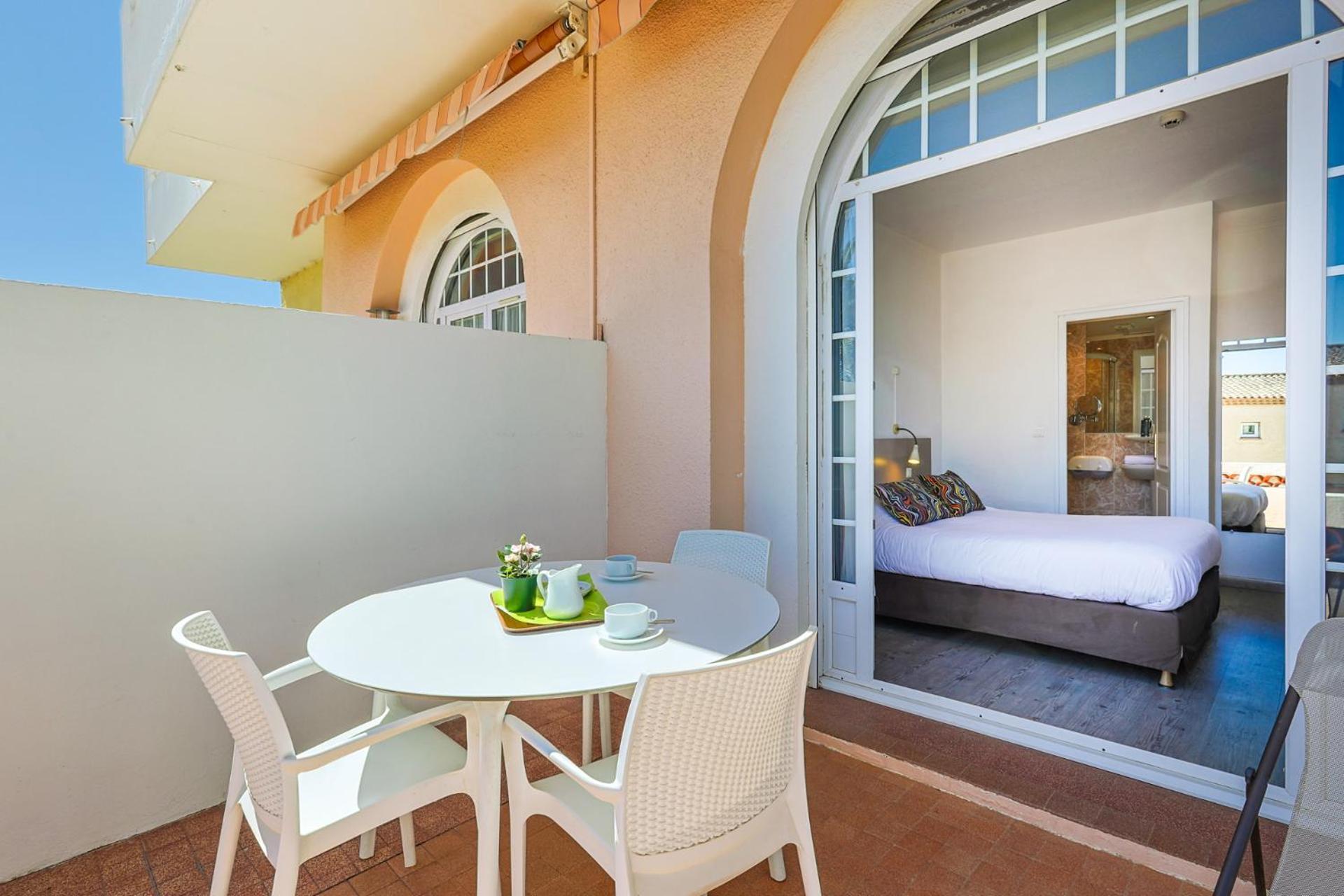 Logis Hotel l'Esterella Saint-Raphaël Buitenkant foto