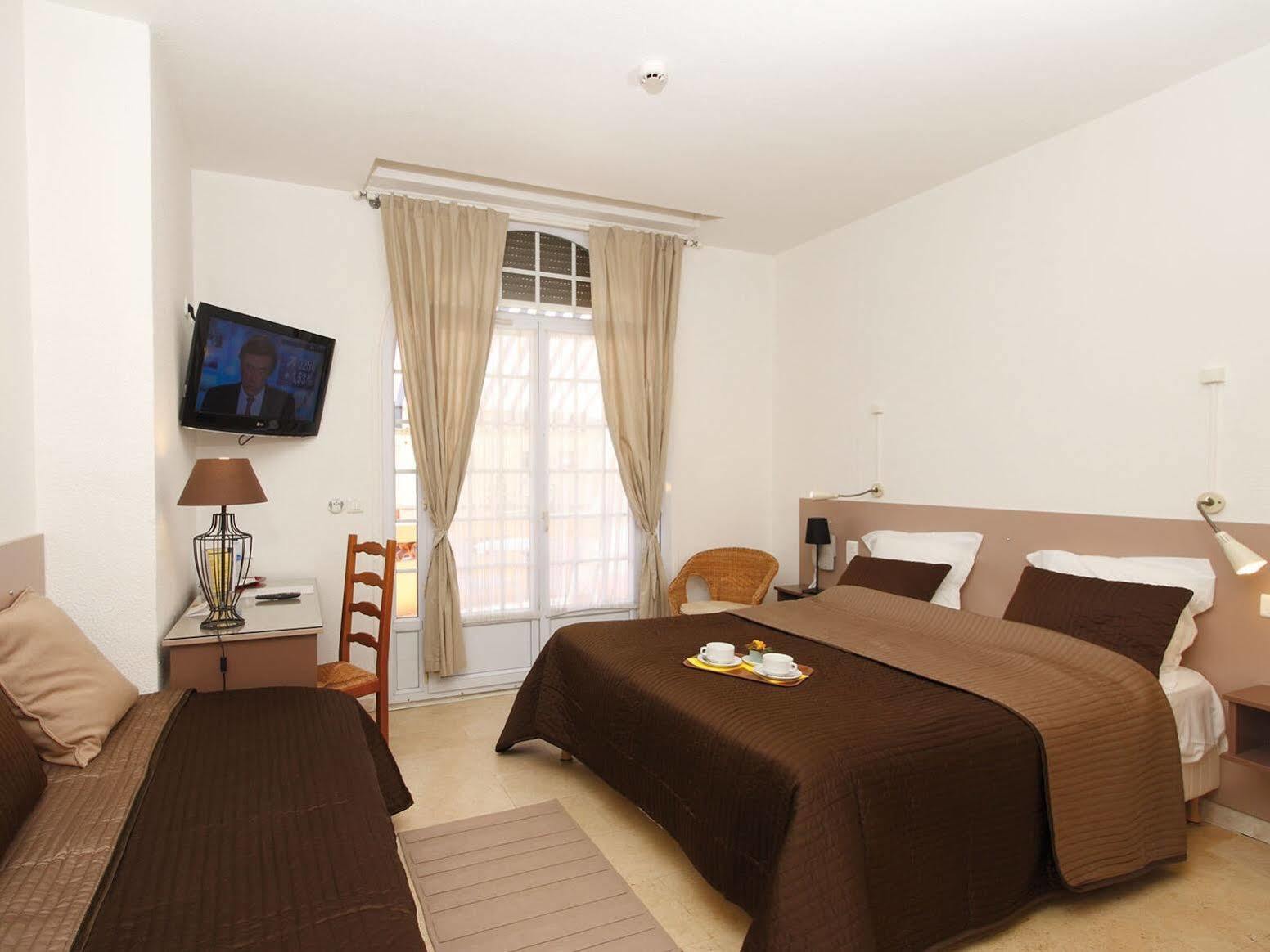 Logis Hotel l'Esterella Saint-Raphaël Buitenkant foto