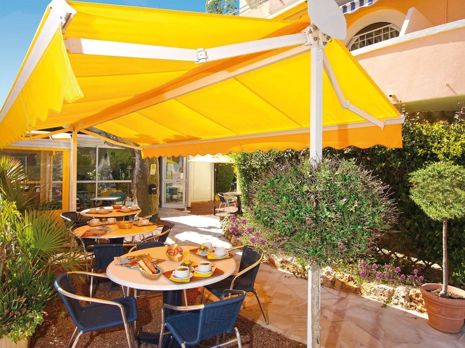 Logis Hotel l'Esterella Saint-Raphaël Buitenkant foto
