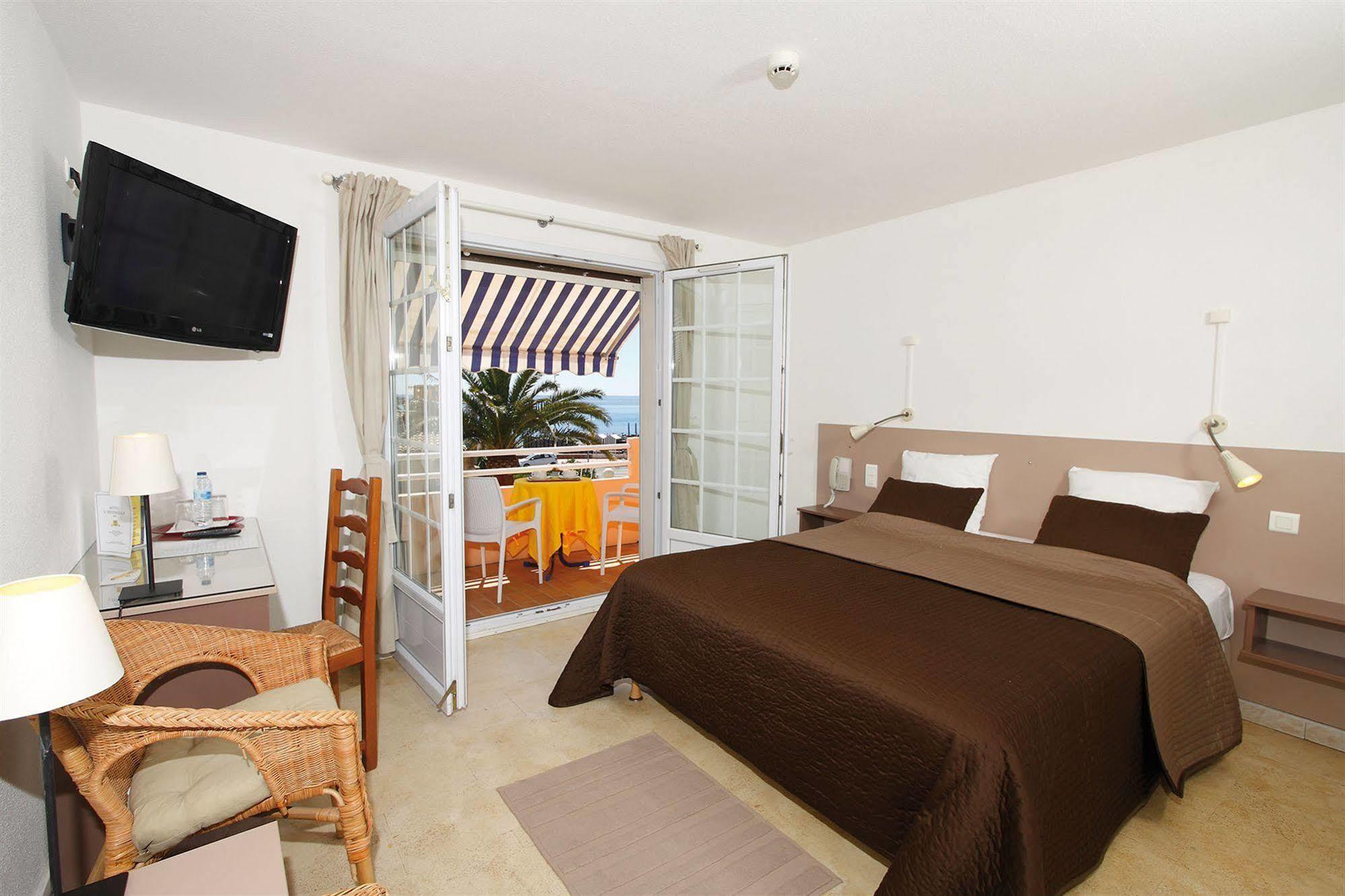Logis Hotel l'Esterella Saint-Raphaël Buitenkant foto